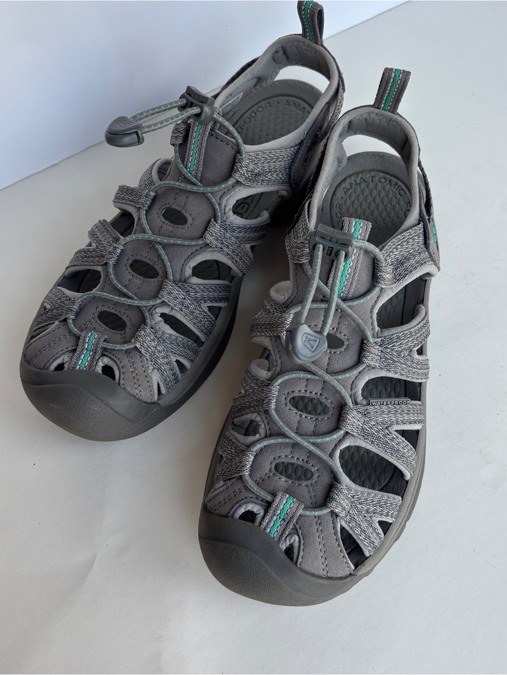 KEEN Gray Sport Sandals 8.5 Standard Drawstring Cushioned Comfort Rubber Sole